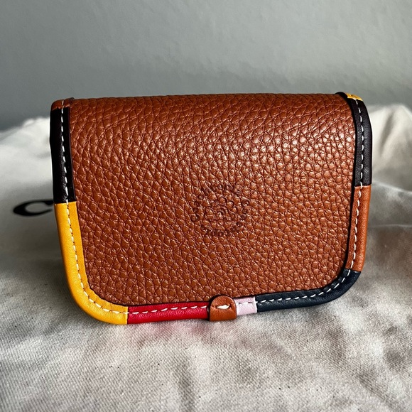 Coach Coachtopia Wavy Wallet With Crossbody Strap and Upcrafted Scrap Binding - Picture 3 of 10